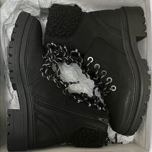 Steve Madden Keystone Black Boots Brand New